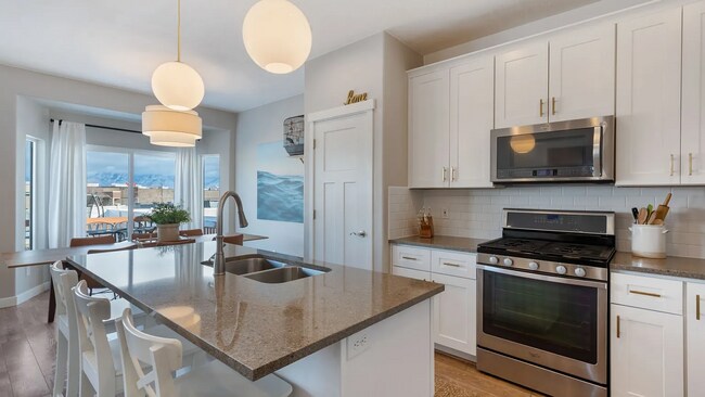 Building Photo - 10587 Harvest Pointe Dr
