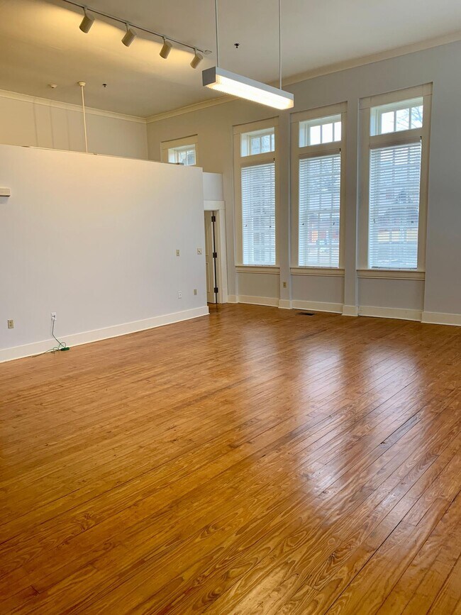 Building Photo - 715 Sherman St