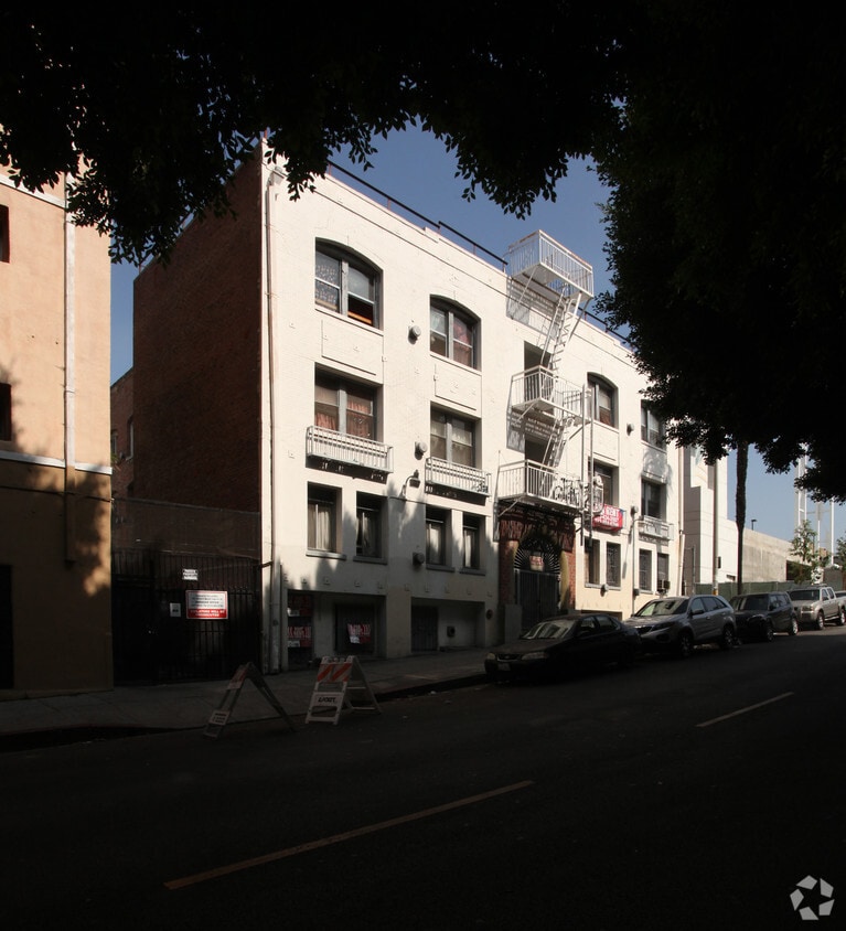 Building Photo - 631 S Bonnie Brae St