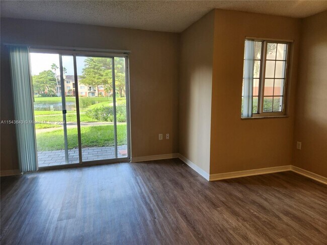 Foto del edificio - 4195 N Haverhill Rd