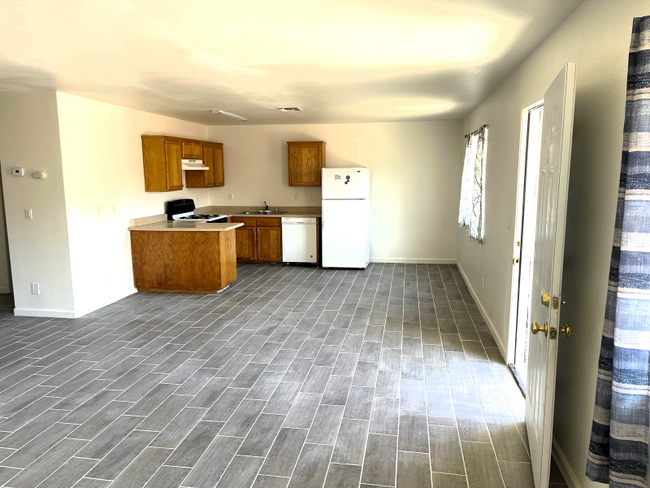 Building Photo - 6686 Palo Verde Ave