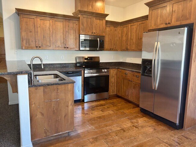 Foto del edificio - 8896 Shoup~Upscale Finishes, Perfect Location, Lawn Care Included!
