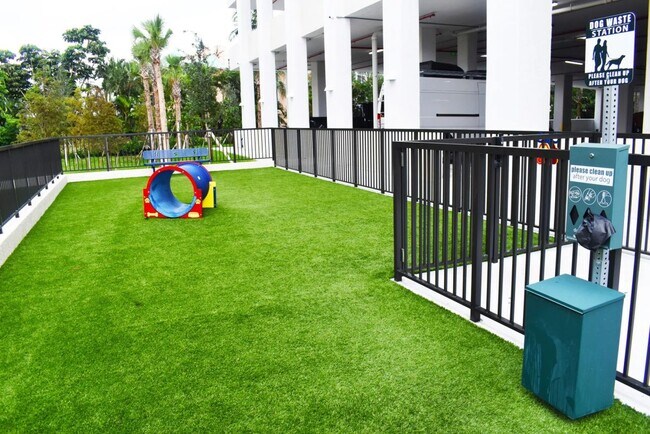 Foto del edificio - 601 E Dania Beach Blvd