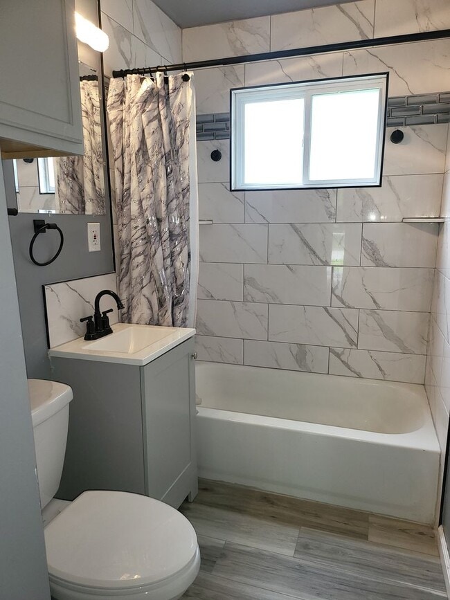 Building Photo - Charming 4 Bedroom 1 Bathroom Home in Tulsa!