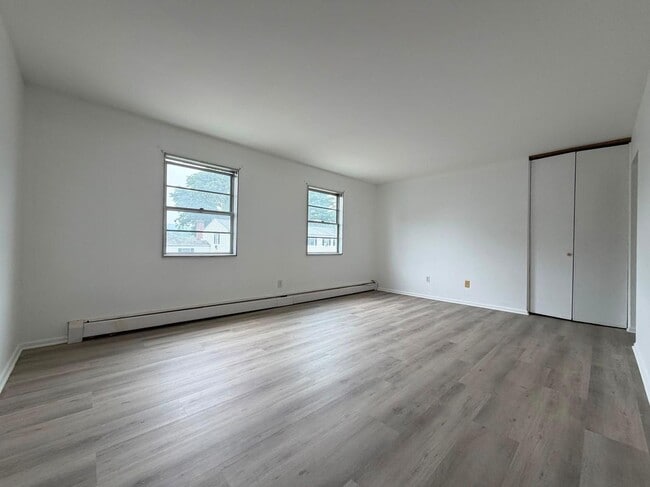 Foto del edificio - 18 Fairview Dr