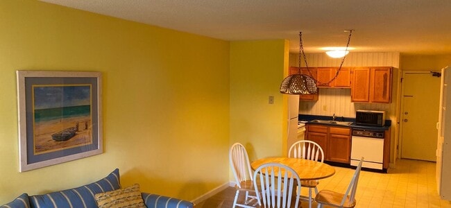 Foto del edificio - Beach Access, Bike Rides, Coastal Comfort.