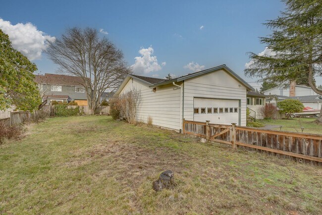 Building Photo - Newly Remodeled Rambler in Lynnwood with G...