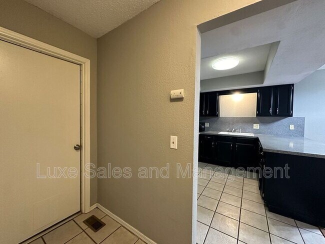 Foto del edificio - 14019 Fairhill Ave
