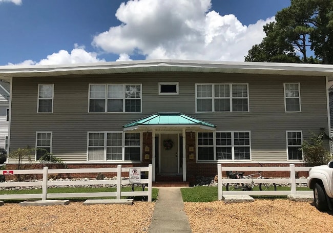 Building Photo - 525 26th St