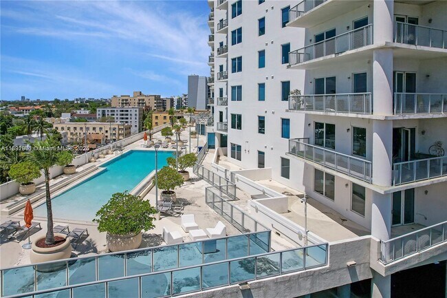 Foto del edificio - 10 SW South River Dr