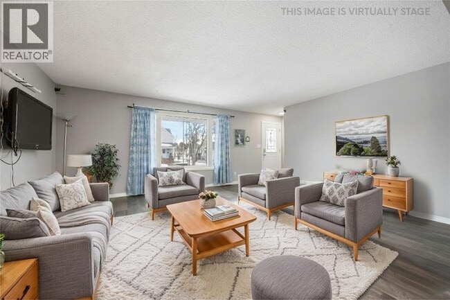 Building Photo - 204 Mitton St S