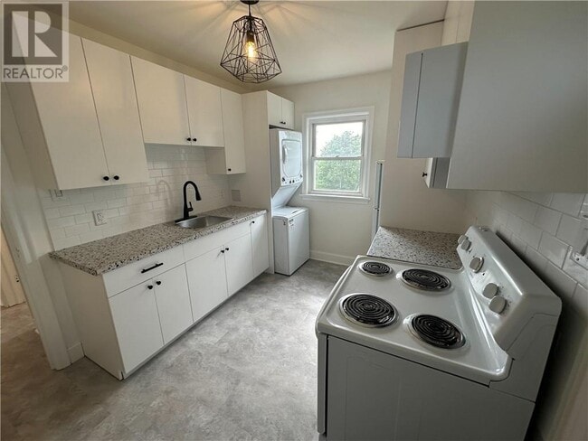 Building Photo - 183 D'Youville St
