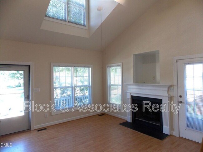 Foto del edificio - 2701 Sterling Park Dr