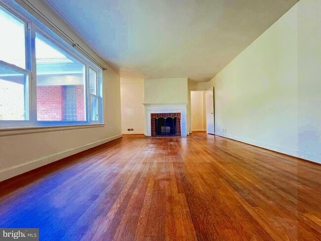 Foto del edificio - 5612 Massachusetts Ave