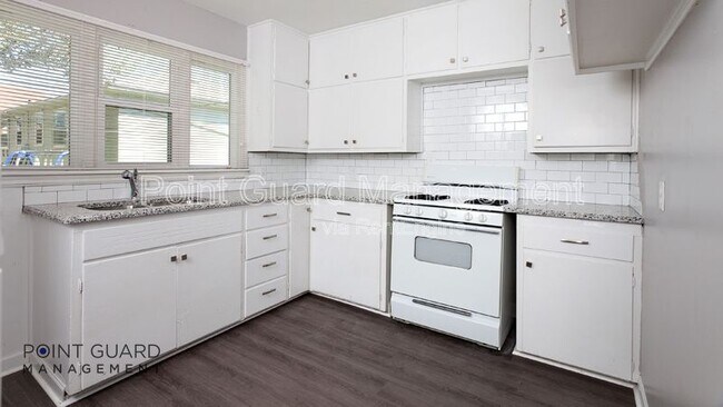 Building Photo - 256 S Rutan St