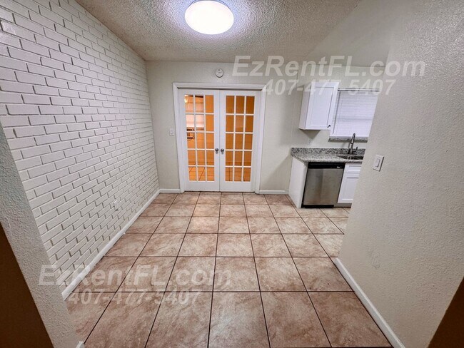 Building Photo - Newly Renovated 3/1 in Orlando - Section 8...