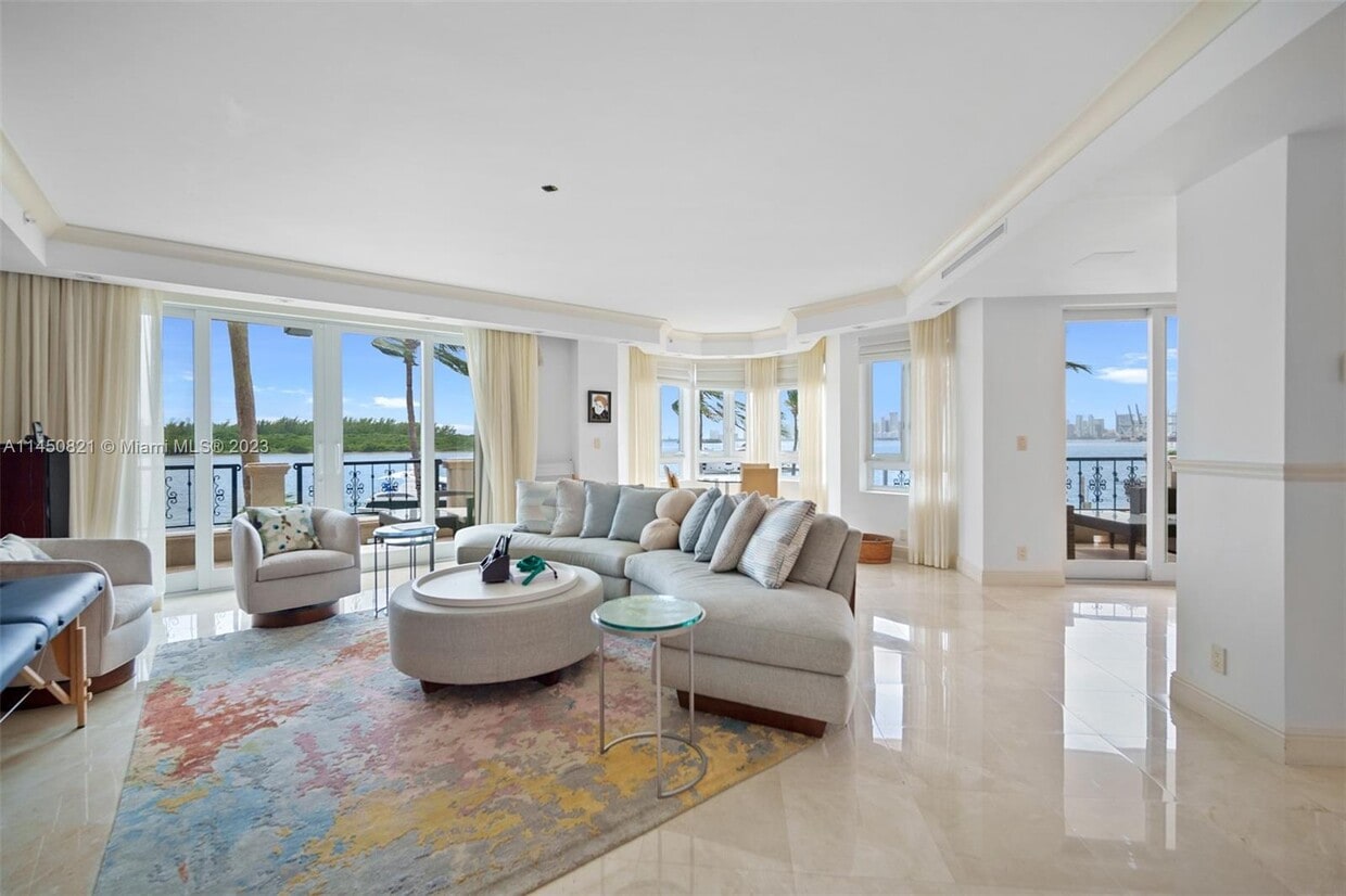 Foto principal - 2426 Fisher Island Dr