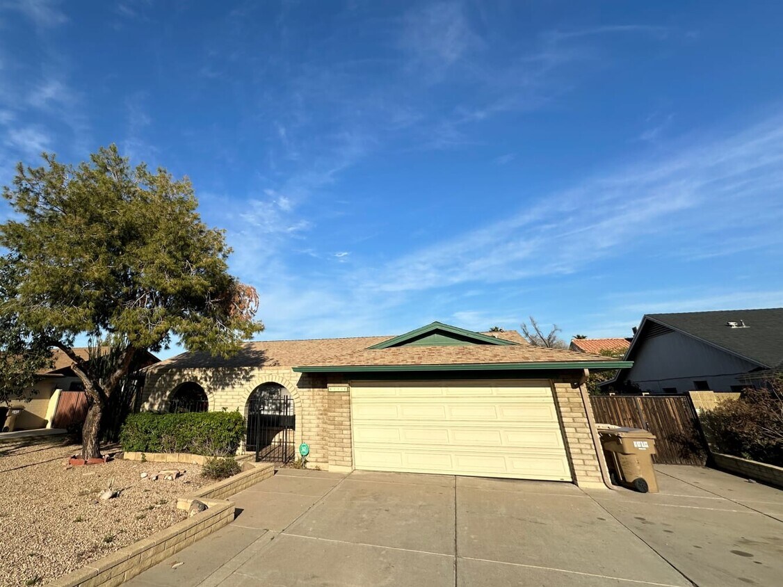 Primary Photo - 12931 N 73Rd Ave