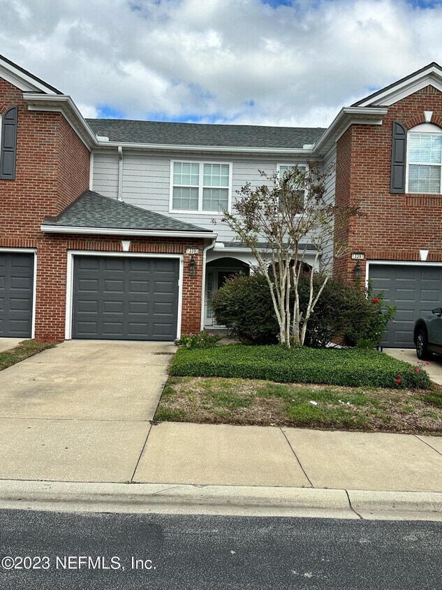 Foto principal - 13395 Stone Pond Dr