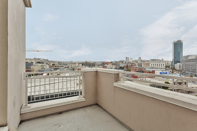Photo - 140 S Van Ness Ave Apartment