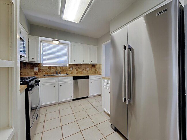 Foto del edificio - 29119 Stapleford St