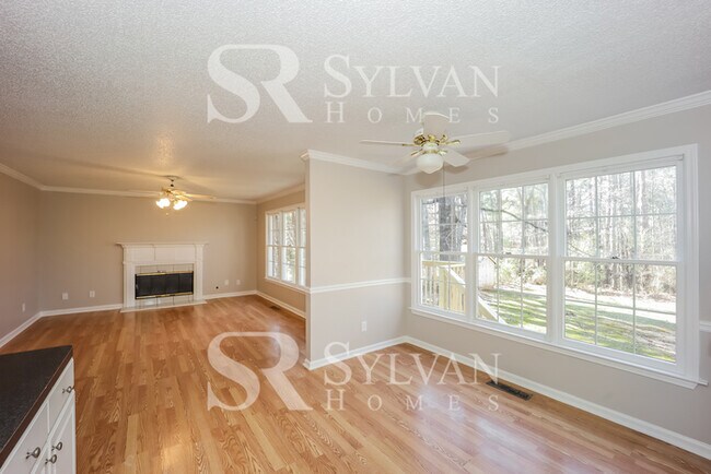 Building Photo - Stunning 4BR 2.5BA home
