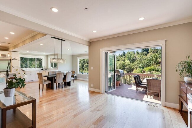 Foto del edificio - 3341 Oak Knoll Dr