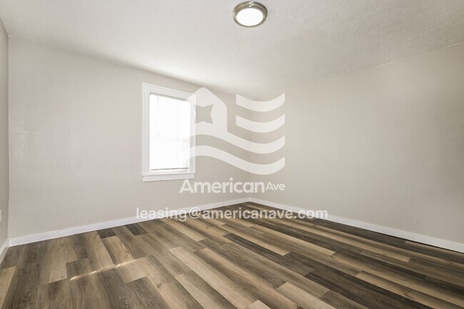 Foto del edificio - 127 Oak Spring Rd