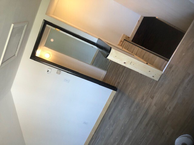 sala de estar que se convierte en dormitorio - 301 N Main St