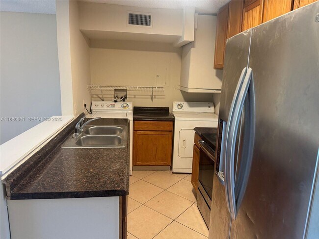 Foto del edificio - 4519 Treehouse Ln