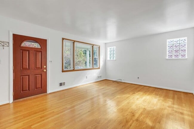 Foto del edificio - 8212 Dorset Ave