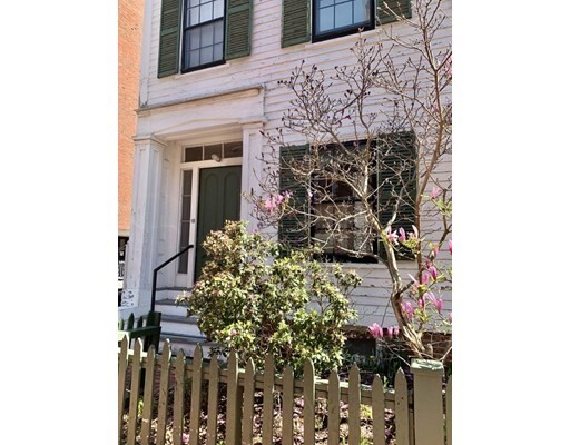 Building Photo - 10 Appian Way