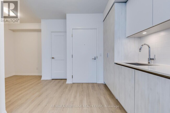 Photo du bâtiment - 8 Widmer St