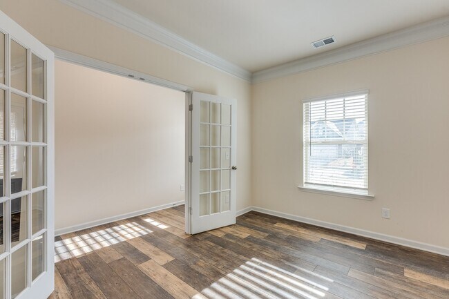 Foto del edificio - 5317 Burrus Ln