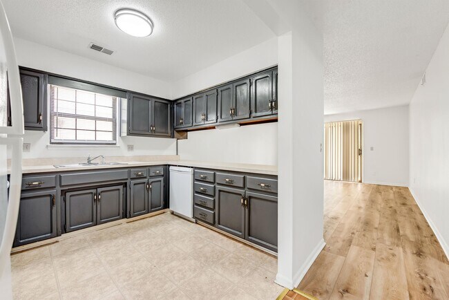 Building Photo - 7101 N Chas Dr