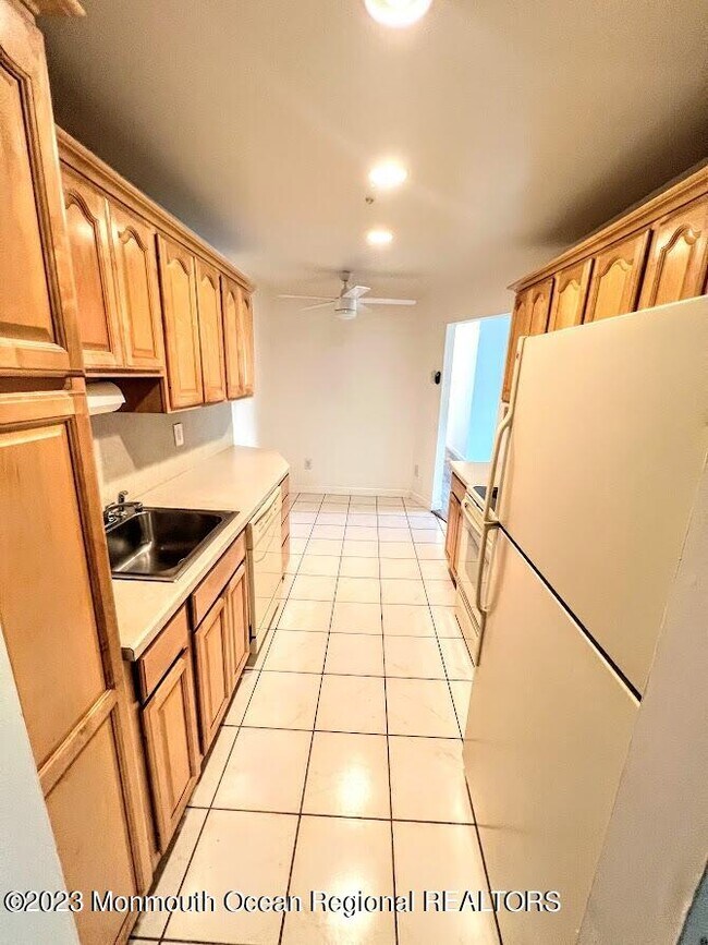 Building Photo - 55 Amberly Dr