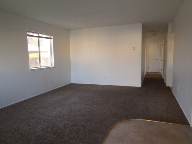 Foto del edificio - 3 Bedroom / 1.5 Bath House