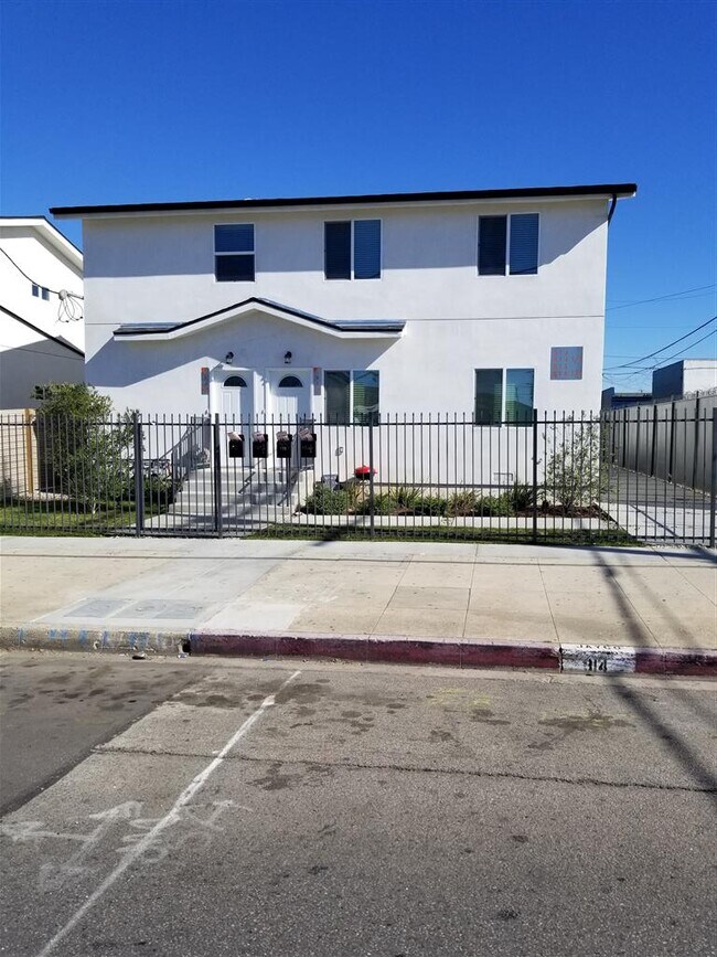 Building Photo - 814 N Wilmington Blvd