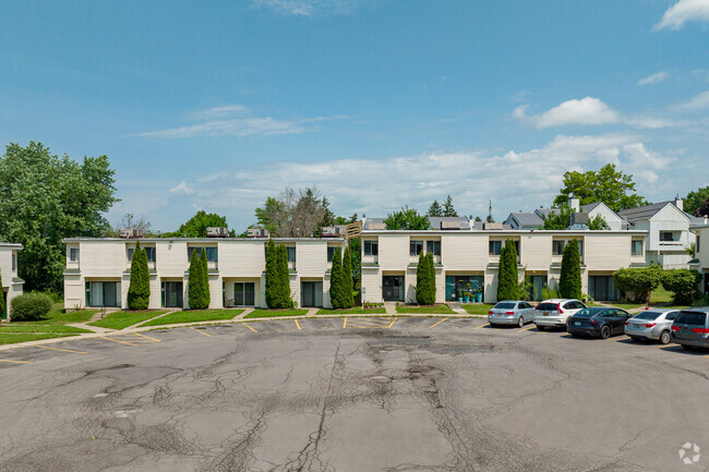 Foto del edificio - Uptown Village Apartments