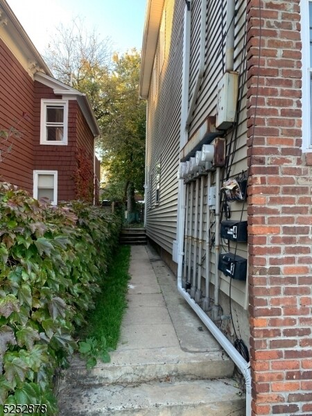 Building Photo - 1300 Pierce St