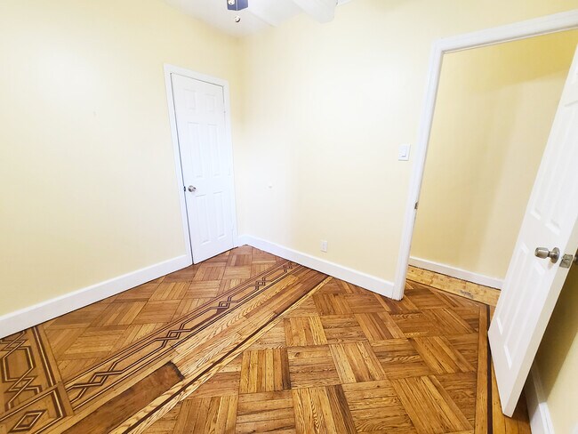 Building Photo - 604 Halsey St
