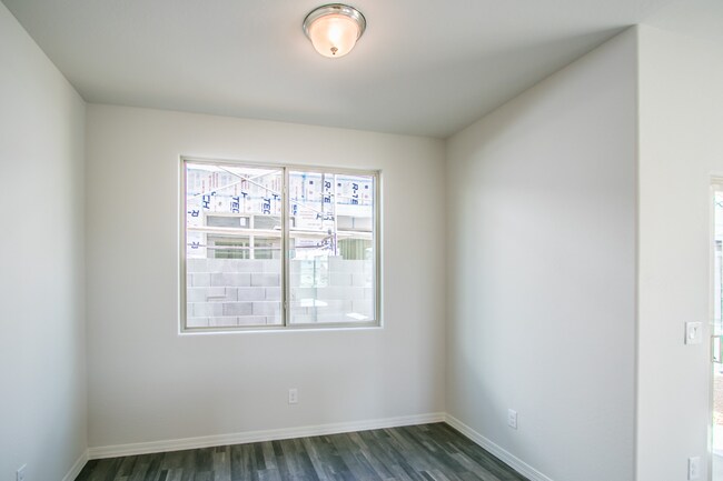 Foto del edificio - 3Br Home $1799 59th Ave/Broadway