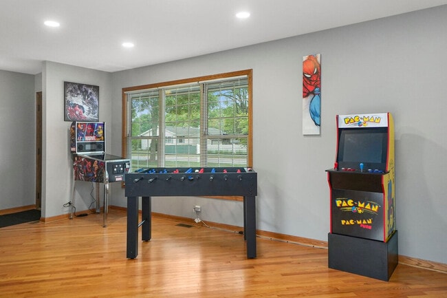 Building Photo - 242 Banbury Ave