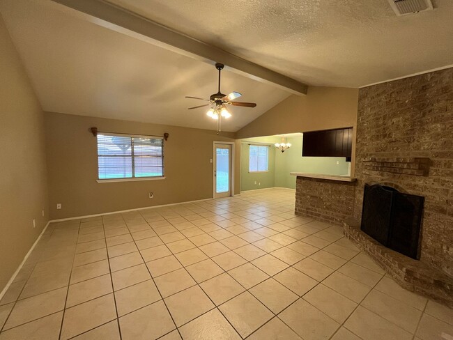 Building Photo - 2118 Meadowgrove Dr