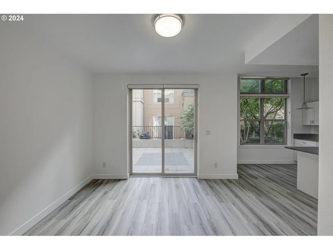 Foto del edificio - 6267 NE Carillion Dr