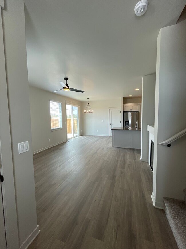 Foto del edificio - Townhome in Dry Canyon Community in NW Red...