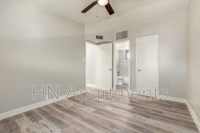 Foto del edificio - 8639 N 7th St