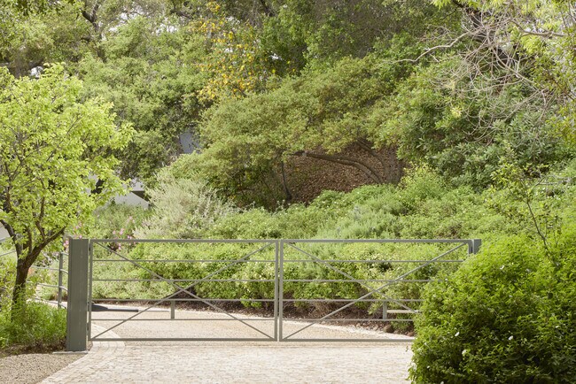 Foto del edificio - 901 Crater Camp Dr