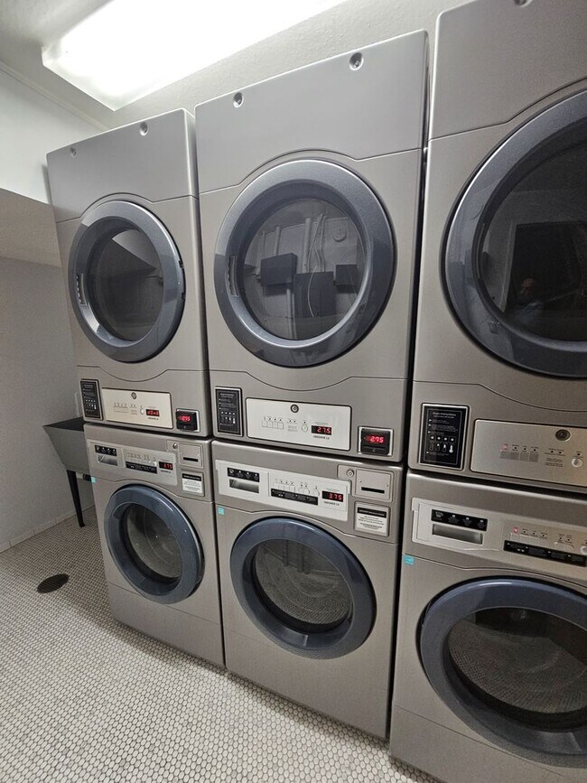 Foto del edificio - One Bedroom