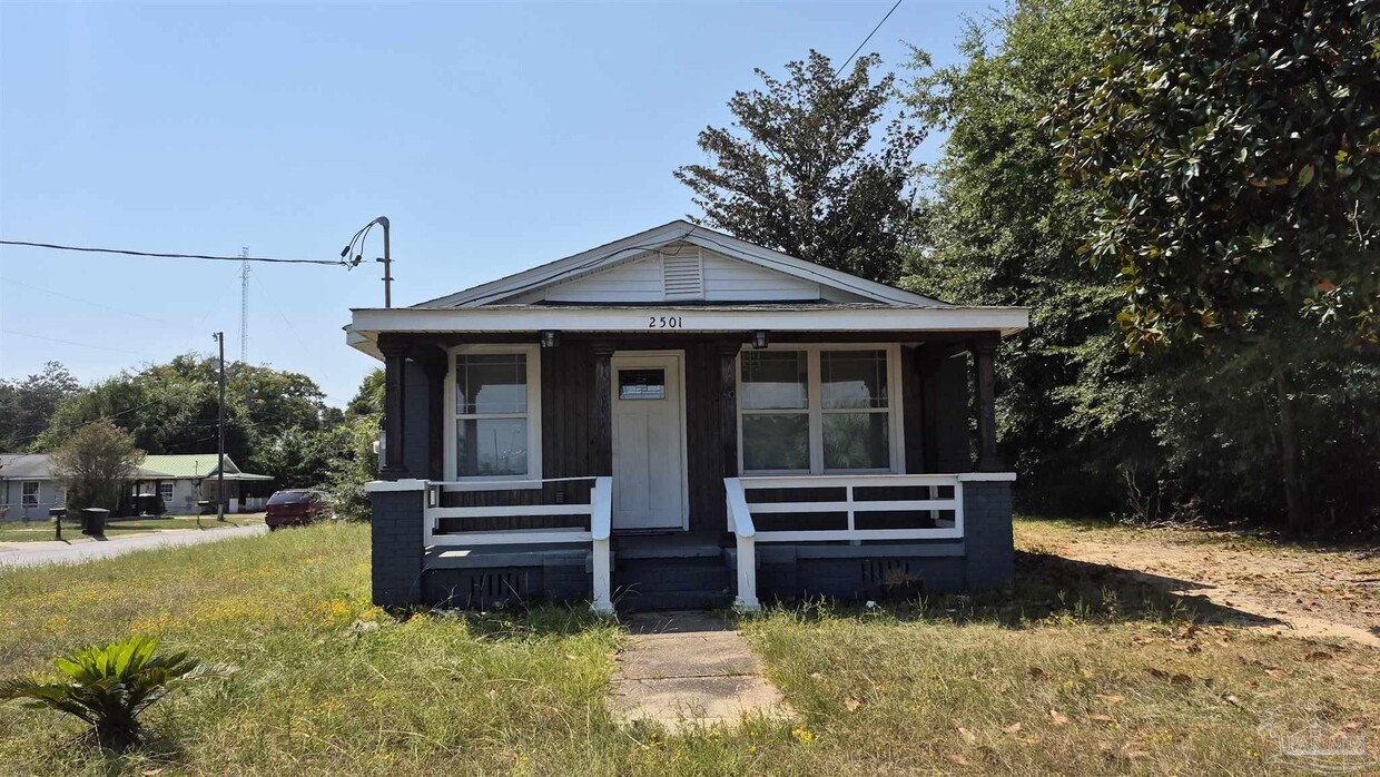 Primary Photo - 2501 N Tarragona St